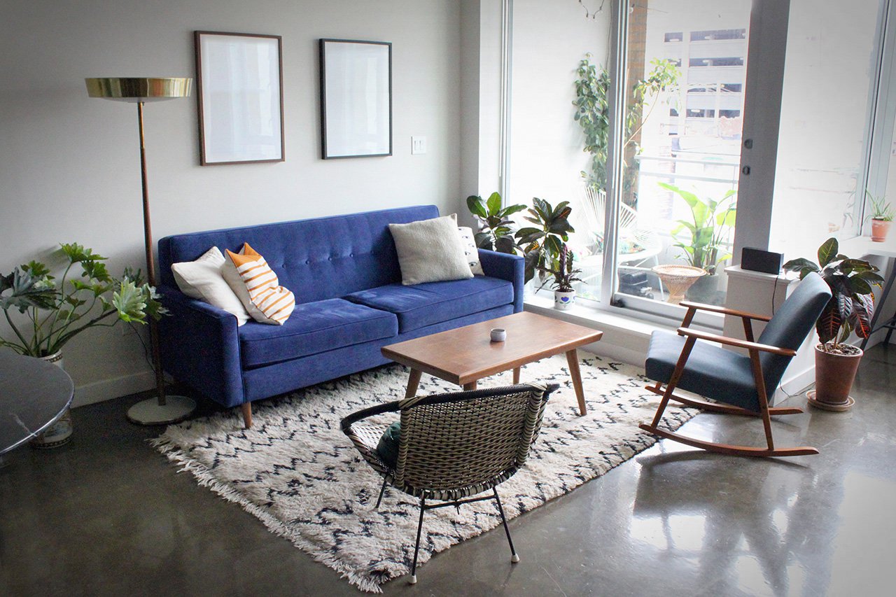 Modern-Apartment-with-Minimalist-Mid-Century-Modern-Interior-Design